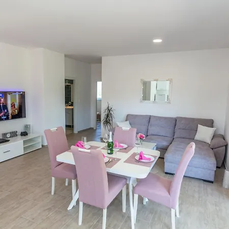 Zelena Oaza Apartment *